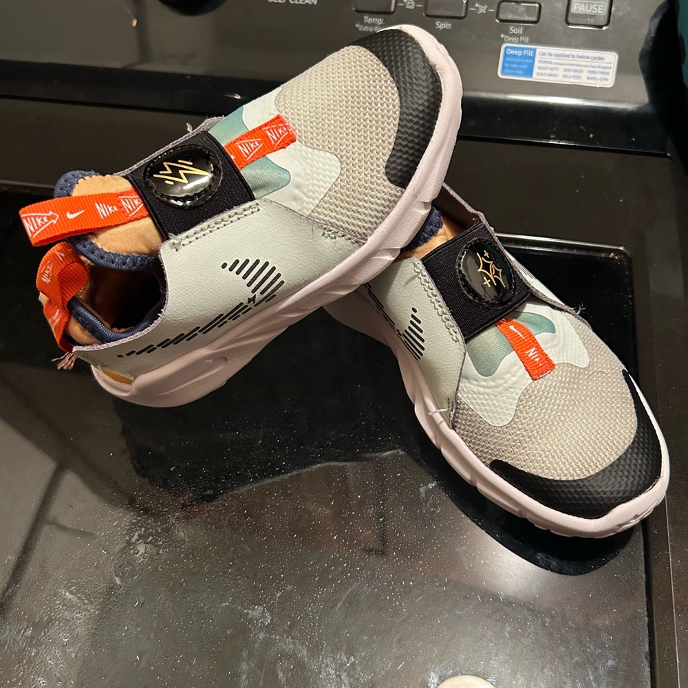 Boys Nike flex sneakers